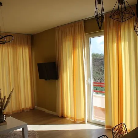 Apartment Sunny Overlooking *
