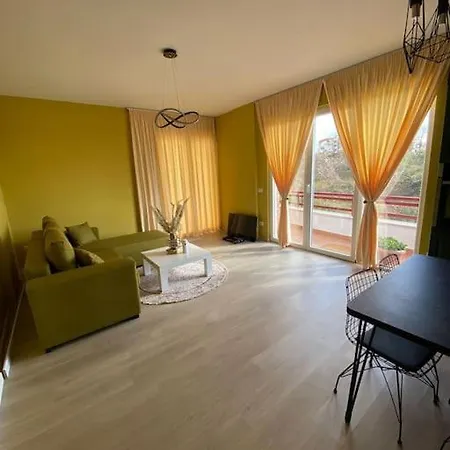 Sunny Overlooking Apartment