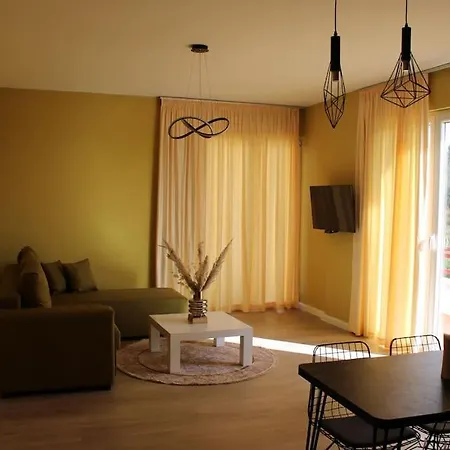 Apartment Sunny Overlooking