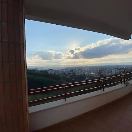 Sunny Overlooking Apartment